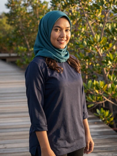 Siti, 29, Brunei - Marine biologist working on Brunei's coral reef conservation. Passionate about nature and ready for a meaningful cross-cultural connection.